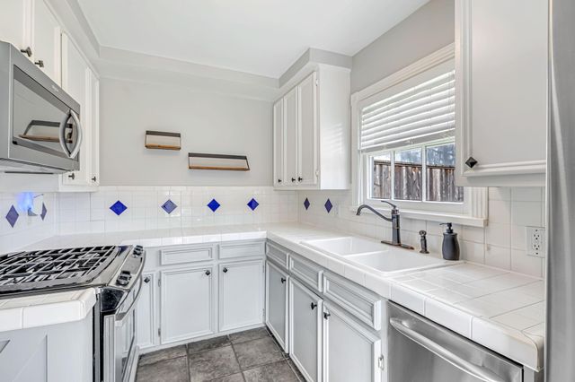 1004 Lawrence Street, Houston, TX 77008