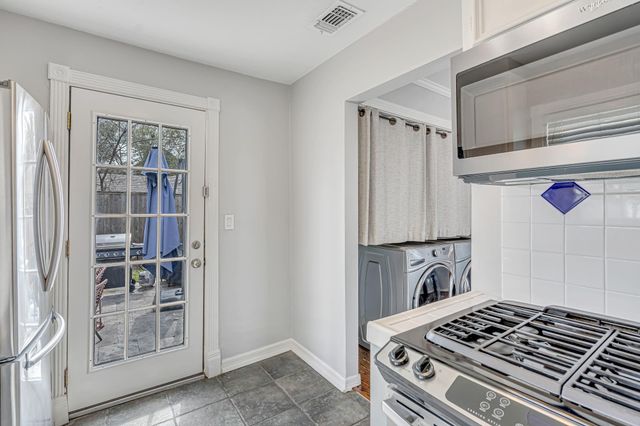 1004 Lawrence Street, Houston, TX 77008