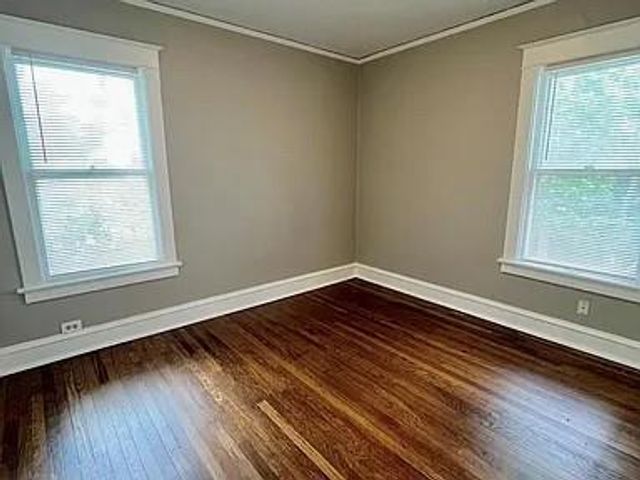 37 E 32nd Street, Kansas City, MO 64111