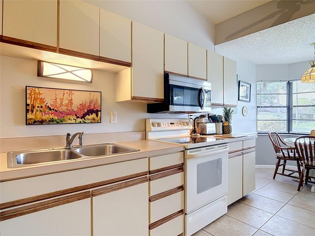 935 EASTRIDGE DRIVE 7A, Debary, FL 32713