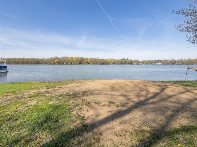 157 Peterson Drive, Gobles, MI 49055