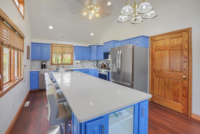 528 Wahl AVENUE, Mukwonago, WI 53149