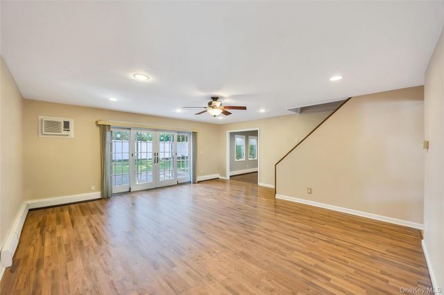 21 Horn Lane, Levittown, NY 11756