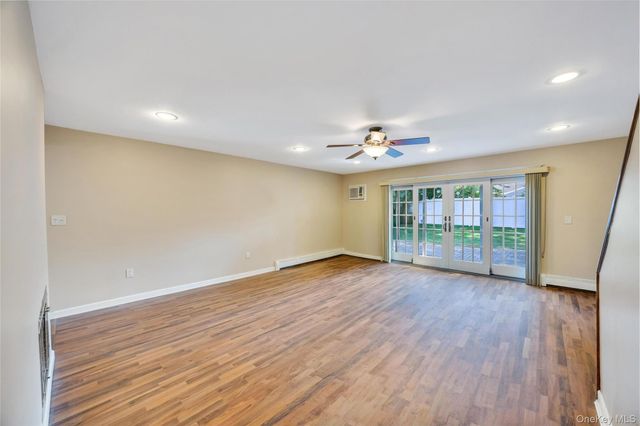 21 Horn Lane, Levittown, NY 11756