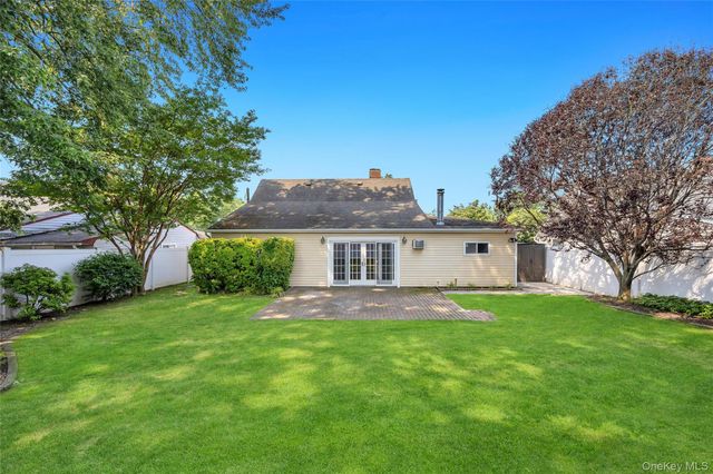 21 Horn Lane, Levittown, NY 11756