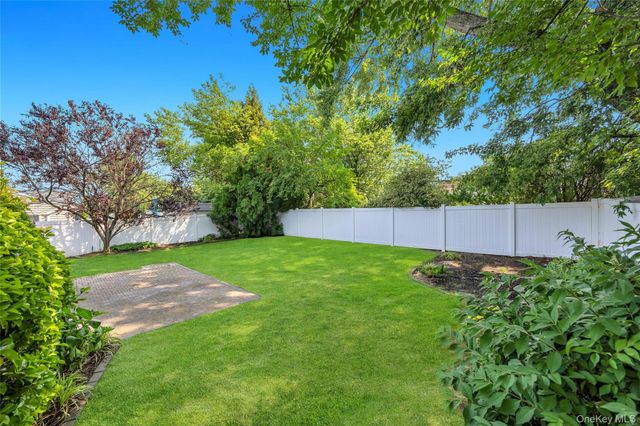 21 Horn Lane, Levittown, NY 11756