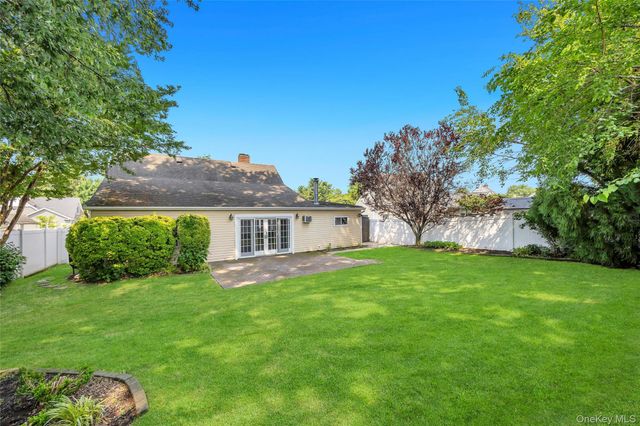 21 Horn Lane, Levittown, NY 11756