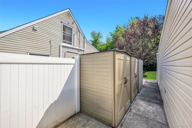 21 Horn Lane, Levittown, NY 11756