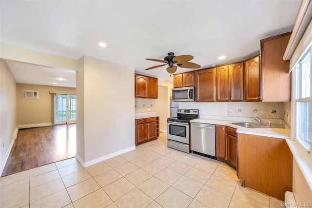 21 Horn Lane, Levittown, NY 11756