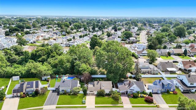21 Horn Lane, Levittown, NY 11756