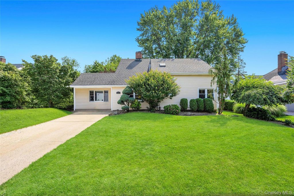 21 Horn Lane, Levittown, NY 11756
