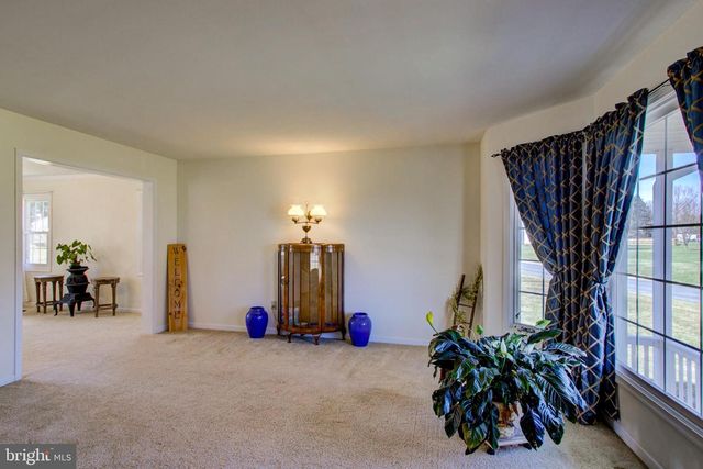 19 PONDS END DR, Downingtown, PA 19335