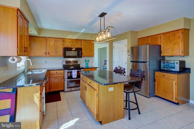 19 PONDS END DR, Downingtown, PA 19335