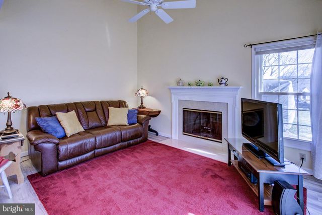 19 PONDS END DR, Downingtown, PA 19335