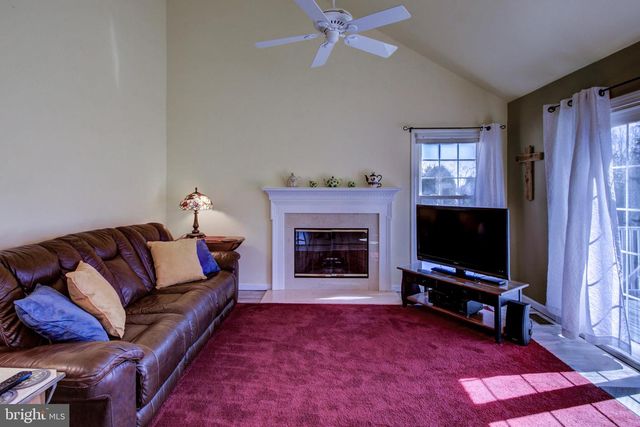 19 PONDS END DR, Downingtown, PA 19335