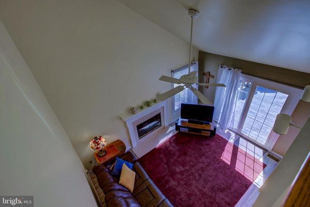 19 PONDS END DR, Downingtown, PA 19335