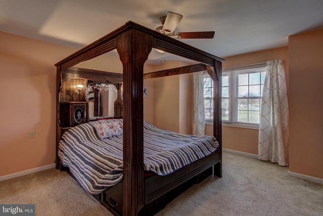 19 PONDS END DR, Downingtown, PA 19335