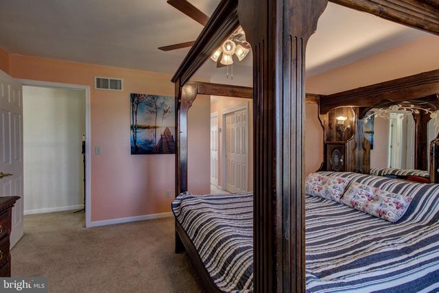 19 PONDS END DR, Downingtown, PA 19335