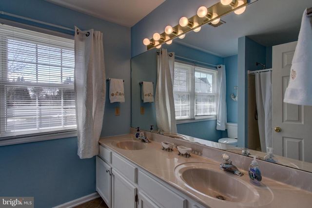 19 PONDS END DR, Downingtown, PA 19335