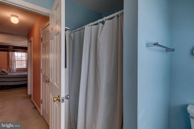 19 PONDS END DR, Downingtown, PA 19335