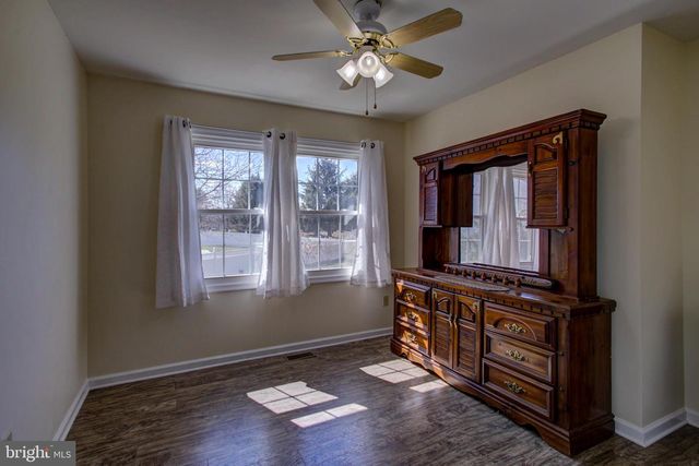 19 PONDS END DR, Downingtown, PA 19335