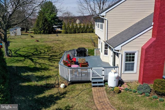 19 PONDS END DR, Downingtown, PA 19335