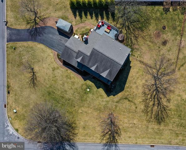 19 PONDS END DR, Downingtown, PA 19335