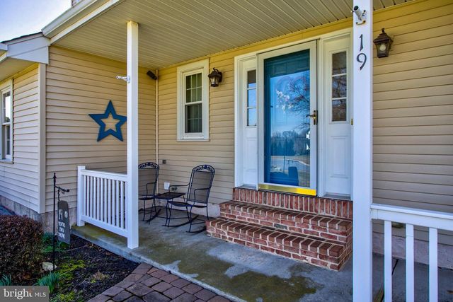 19 PONDS END DR, Downingtown, PA 19335