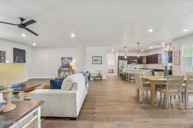 825 Santo Domingo Avenue SW, Palm Bay, FL 32908