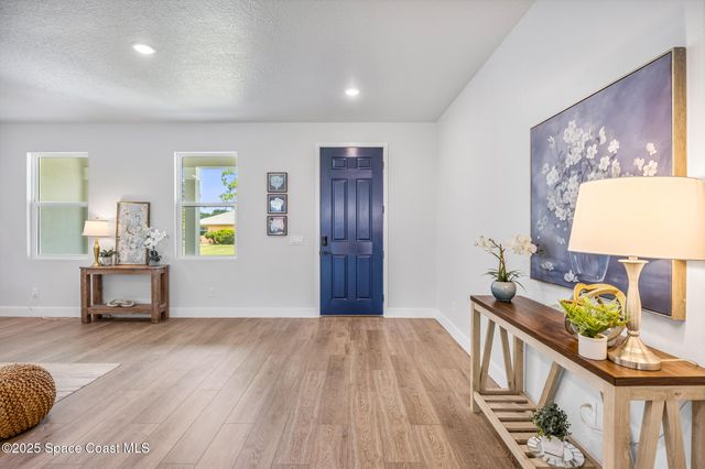 825 Santo Domingo Avenue SW, Palm Bay, FL 32908