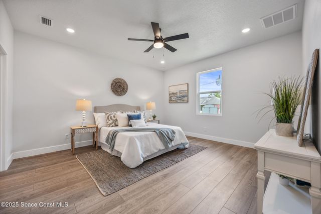 825 Santo Domingo Avenue SW, Palm Bay, FL 32908