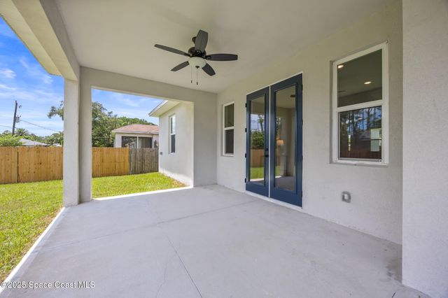 825 Santo Domingo Avenue SW, Palm Bay, FL 32908