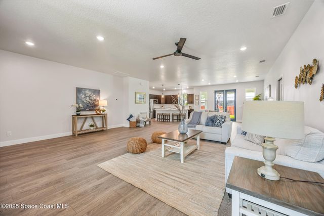 825 Santo Domingo Avenue SW, Palm Bay, FL 32908