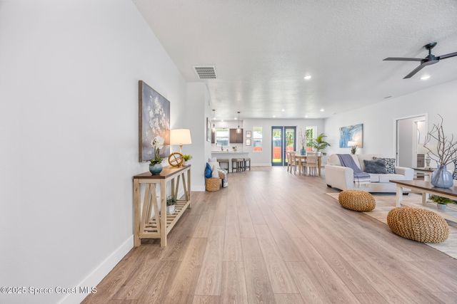 825 Santo Domingo Avenue SW, Palm Bay, FL 32908