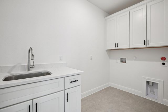 581 Treadwell LN, Kyle, TX 78640