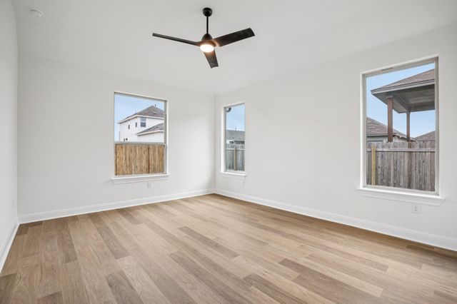 581 Treadwell LN, Kyle, TX 78640