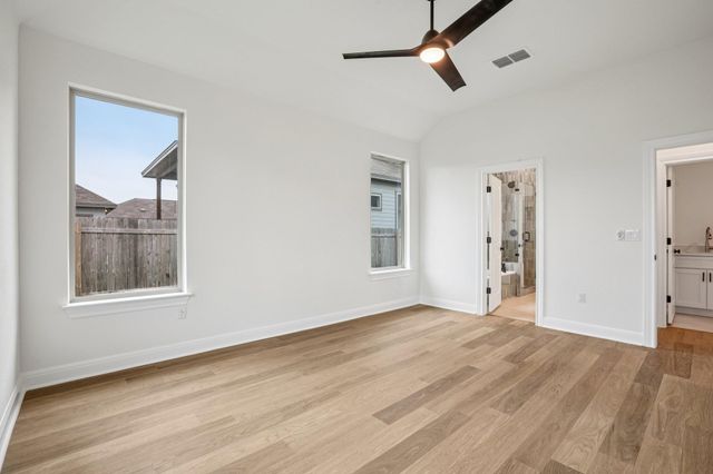 581 Treadwell LN, Kyle, TX 78640