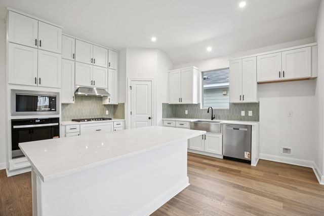 581 Treadwell LN, Kyle, TX 78640