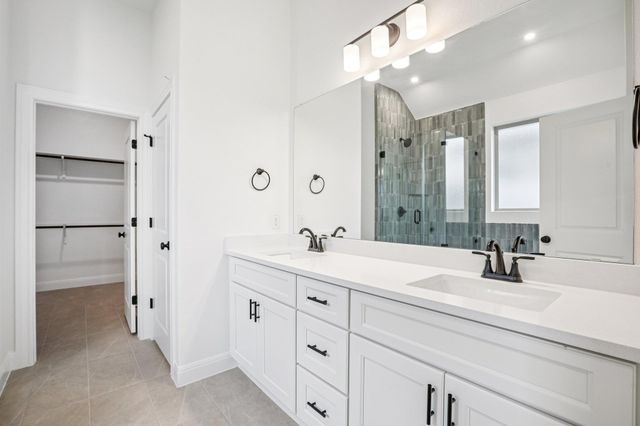 581 Treadwell LN, Kyle, TX 78640