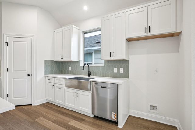 581 Treadwell LN, Kyle, TX 78640