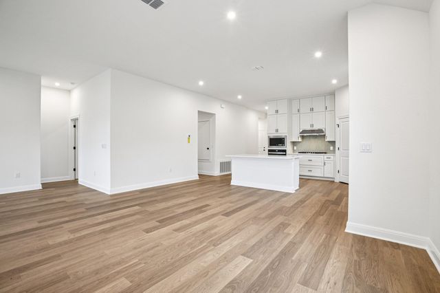 581 Treadwell LN, Kyle, TX 78640