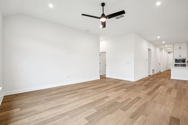 581 Treadwell LN, Kyle, TX 78640