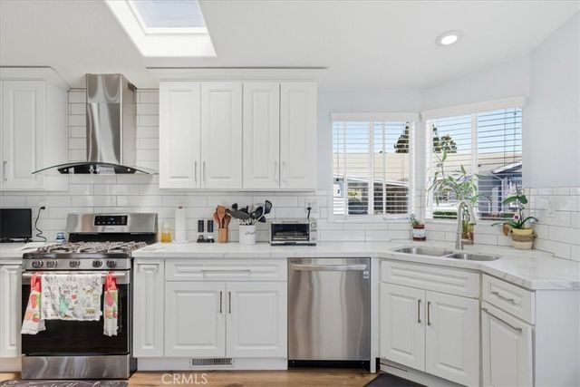 23301 Ridge Route 154, Laguna Hills, CA 92653