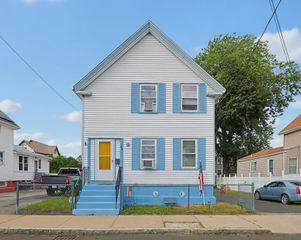 44 Myrtle St, Medford, MA 02155