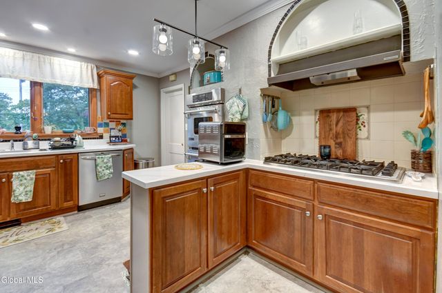 98 S Kingsboro Avenue, Gloversville, NY 12078