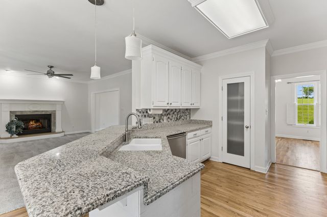1404 Brook Dr, Columbia, TN 38401