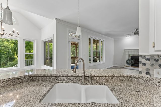 1404 Brook Dr, Columbia, TN 38401