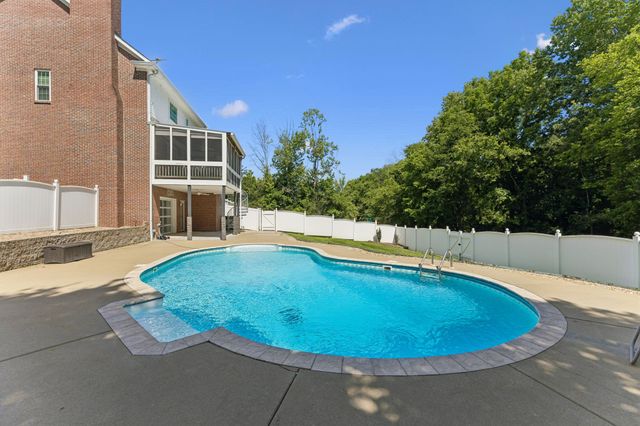 1404 Brook Dr, Columbia, TN 38401