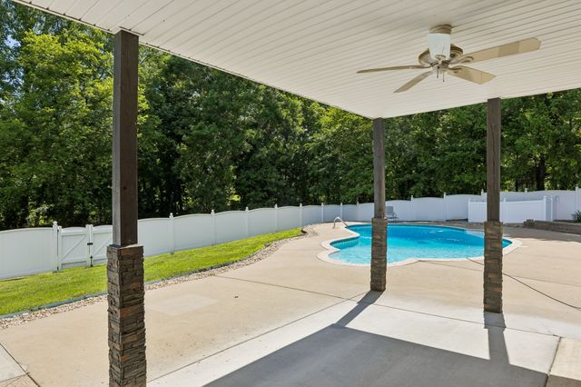 1404 Brook Dr, Columbia, TN 38401
