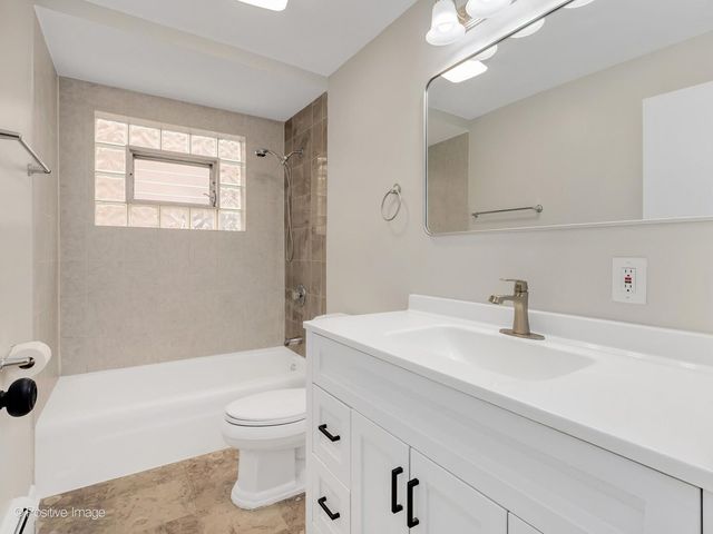 8631 W SUMMERDALE Avenue, Chicago, IL 60656